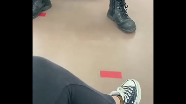 Ngocok Di Tempat Umum